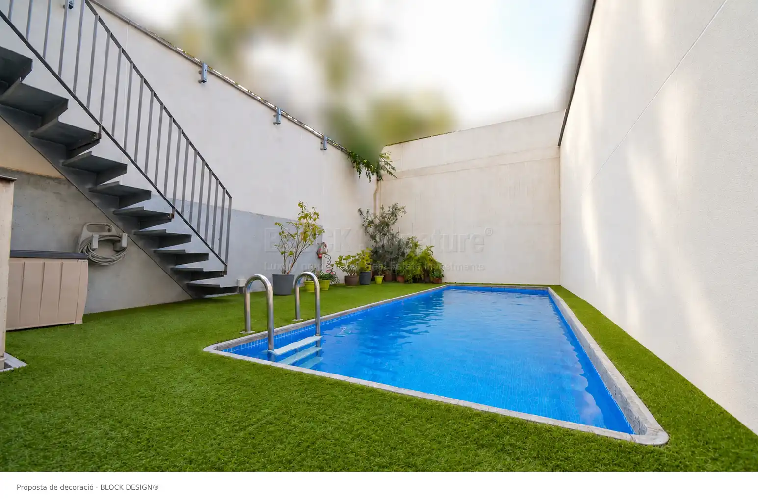 Piscina de Casa adosada en venda en Mataró amb Aire condicionat, Jardí privat i Parquet