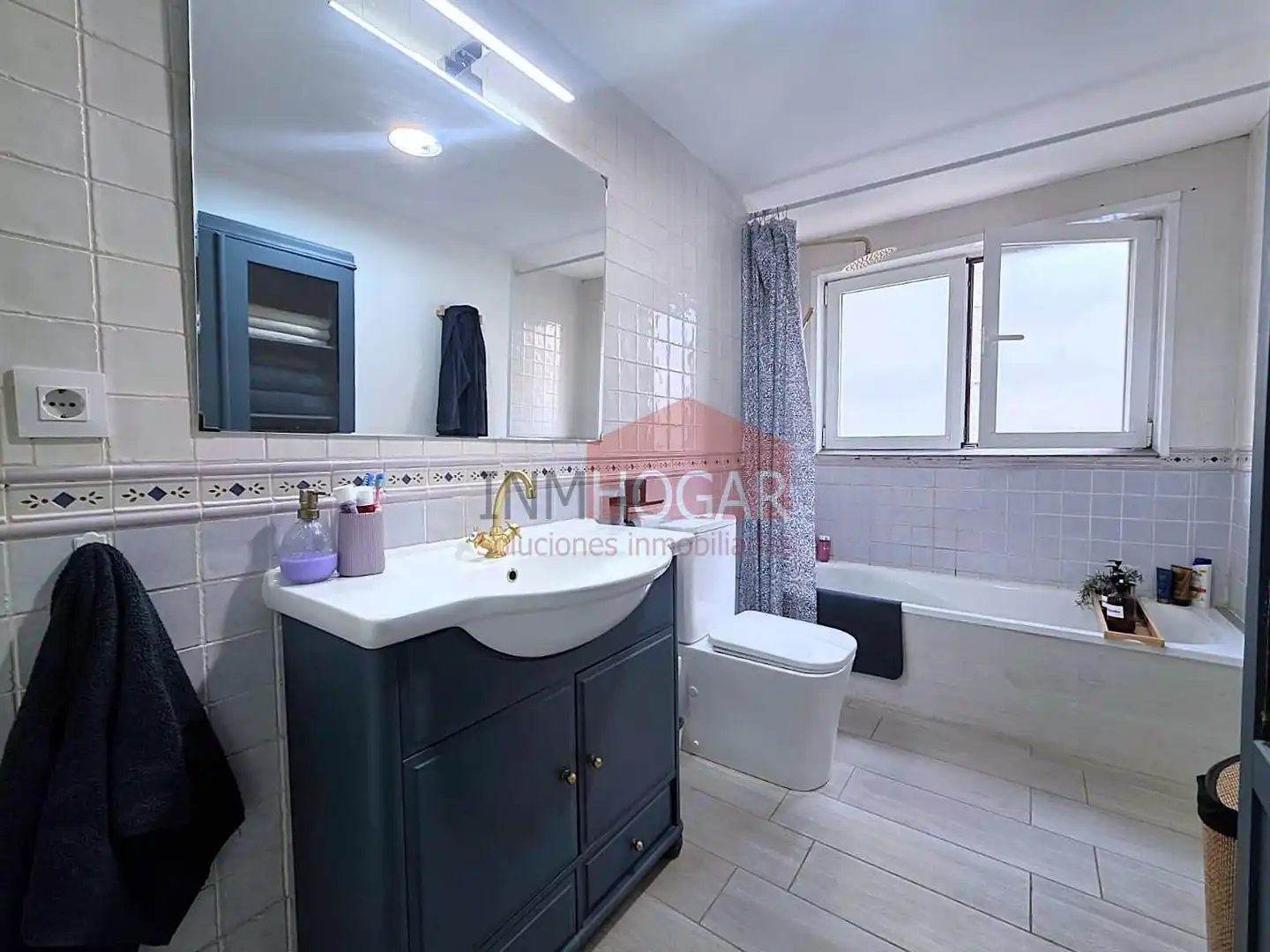 Bany de Apartament en venda en Ávila amb Calefacció i Moblat