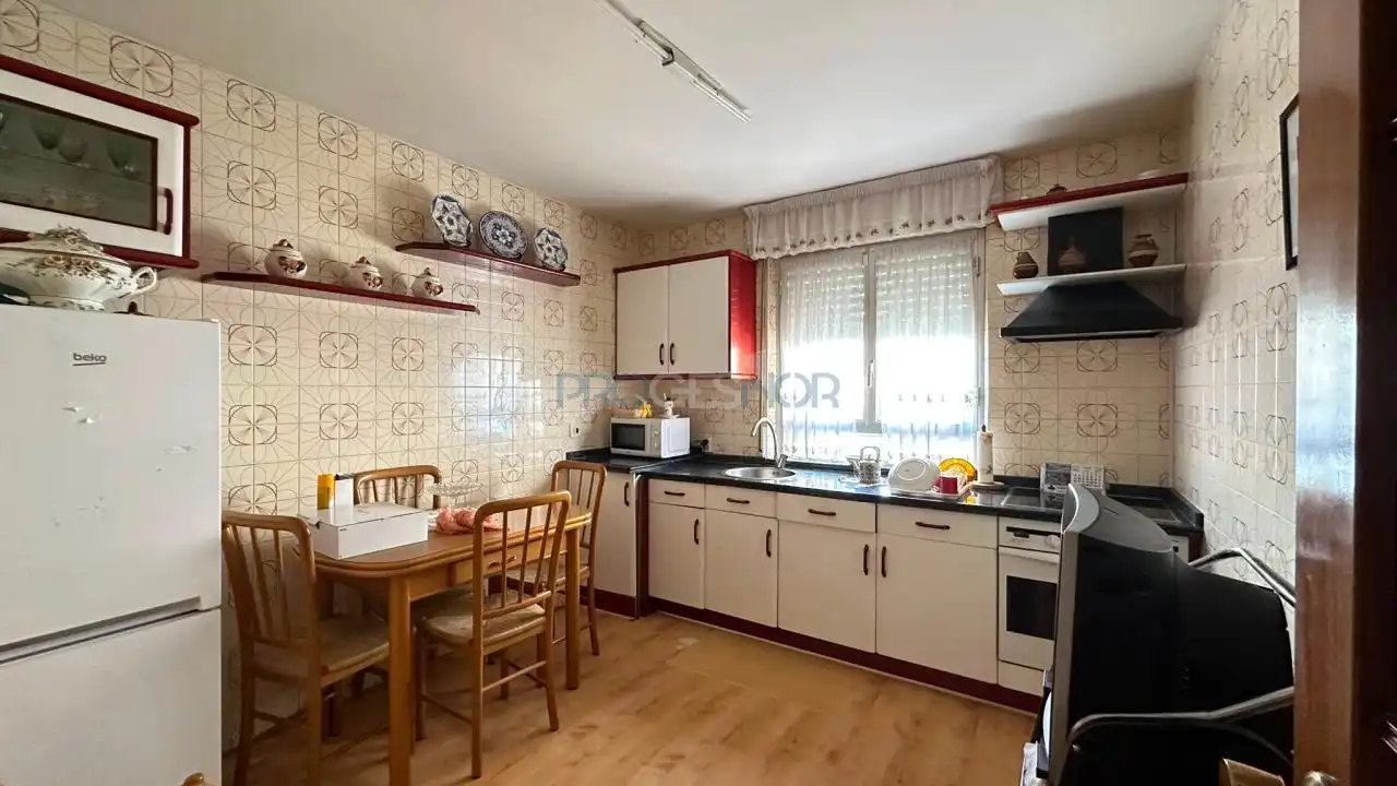 Kitchen of Houses for sale in Santovenia de la Valdoncina  with Heating and Private garden