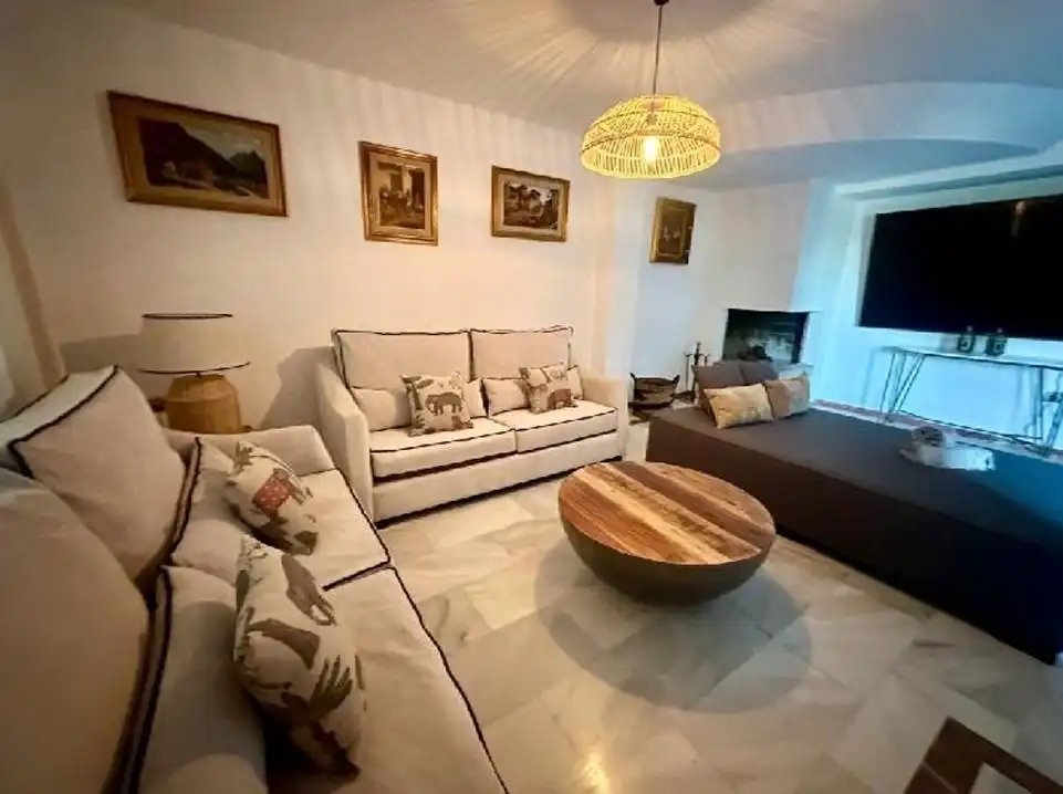 Sala d'estar de Casa o xalet en venda en Córdoba amb Aire condicionat, Jardí privat i Terrassa
