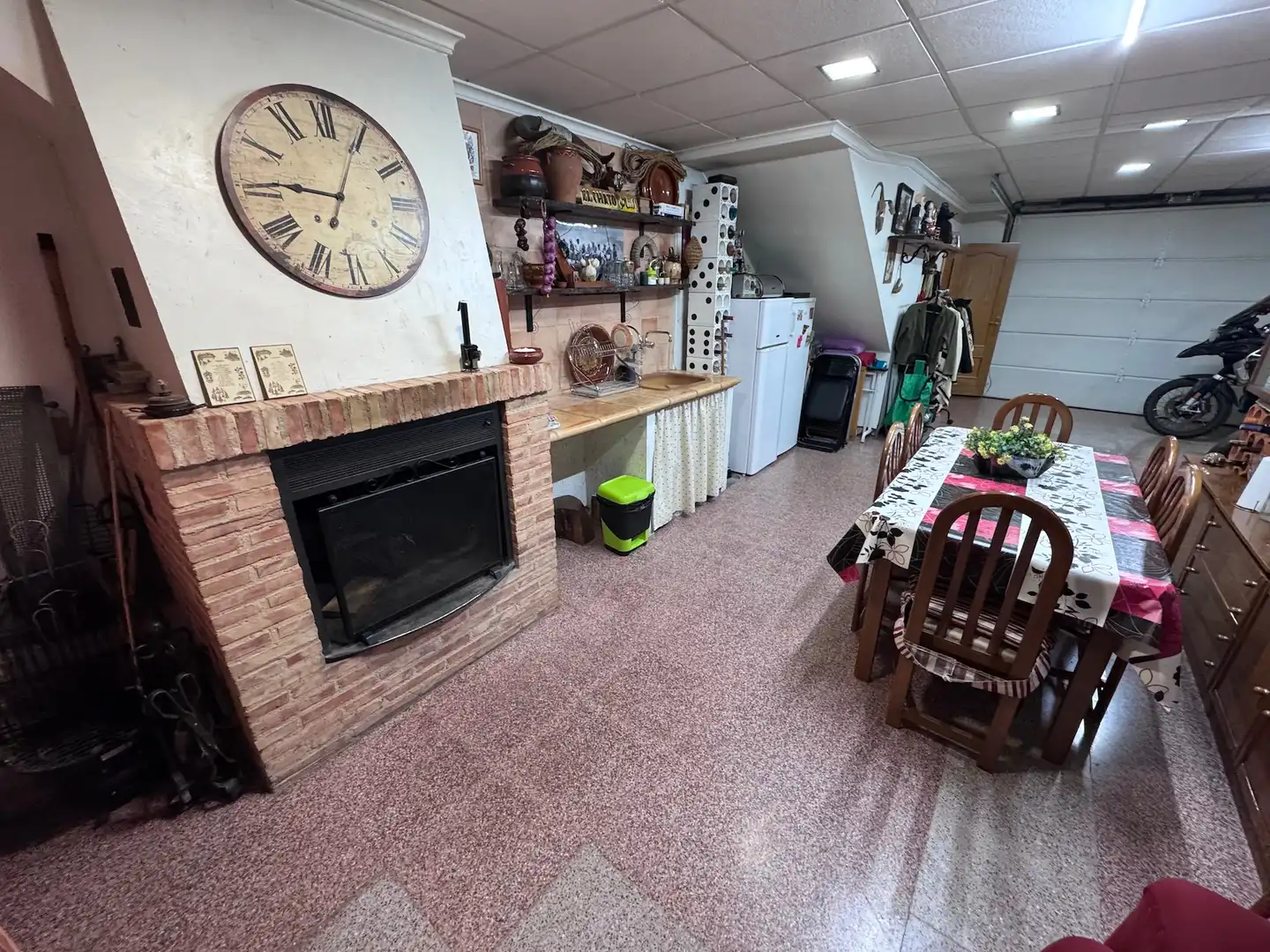 Einfamilien-Reihenhaus zum Verkauf in Villena mit Heizung, Terrasse und Abstellraum