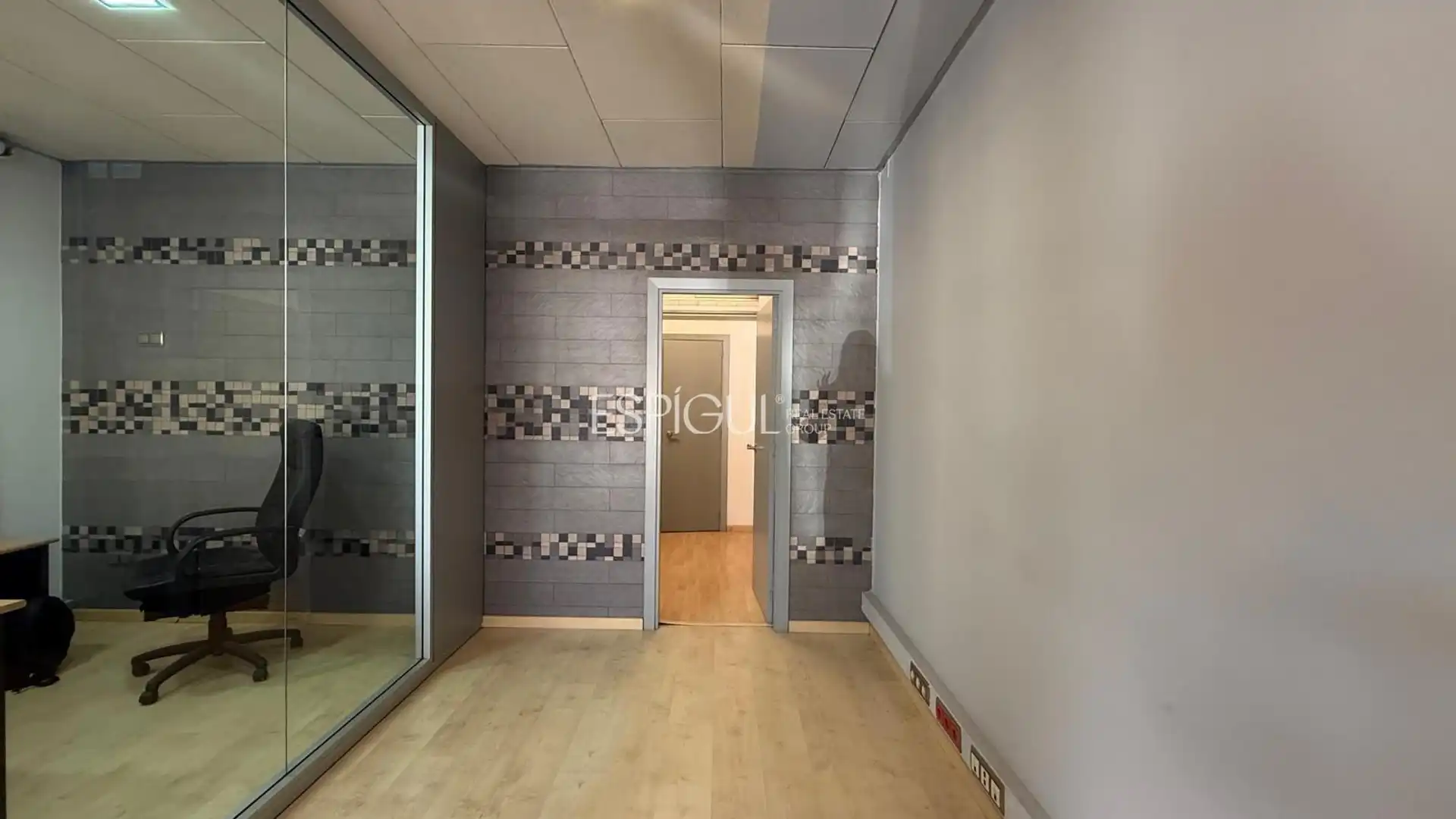 Local en venta en Girona Capital con Aire acondicionado y Amueblado