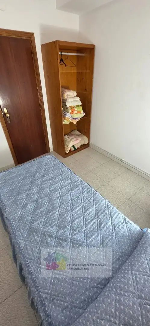 Dormitori de Pis de lloguer en Villadangos del Páramo amb Calefacció, Parquet i Moblat
