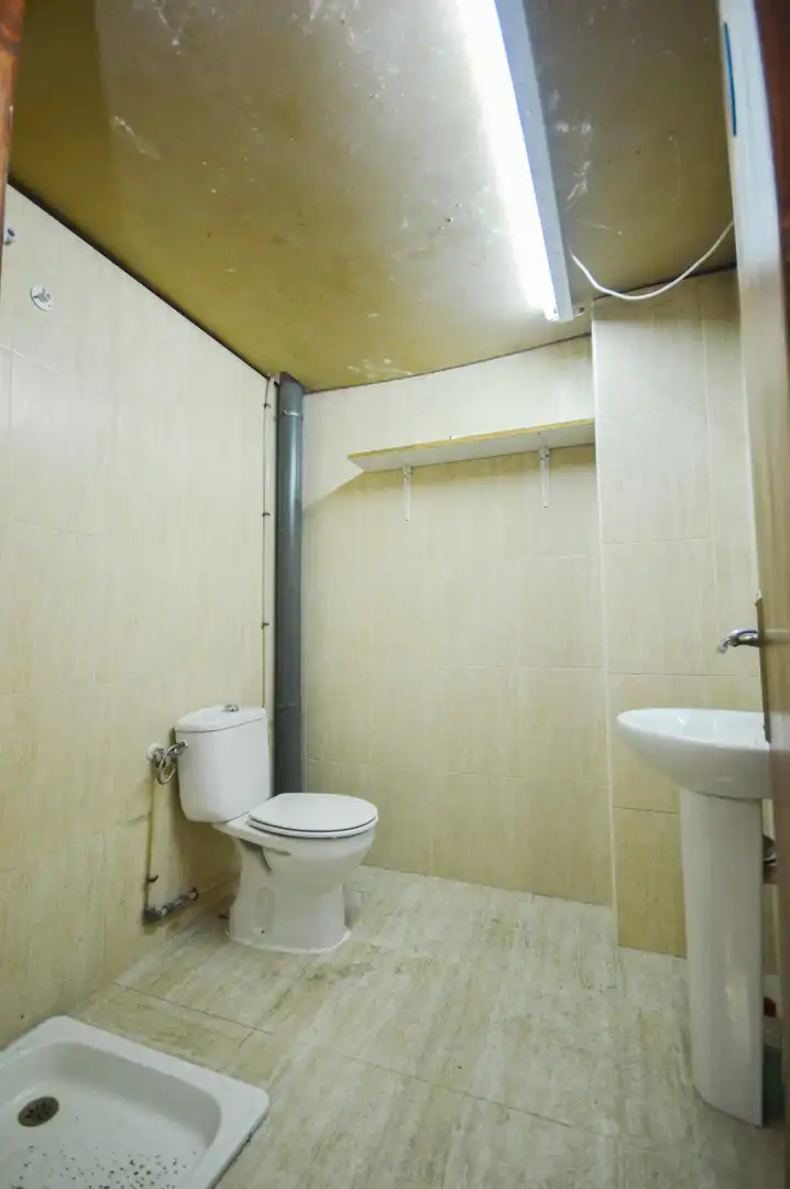 Baño de Nave industrial de alquiler en Viator con Calefacción