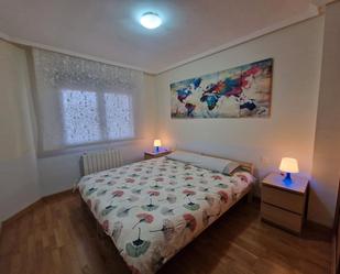 Dormitori de Pis en venda en Cigales amb Calefacció, Parquet i Moblat