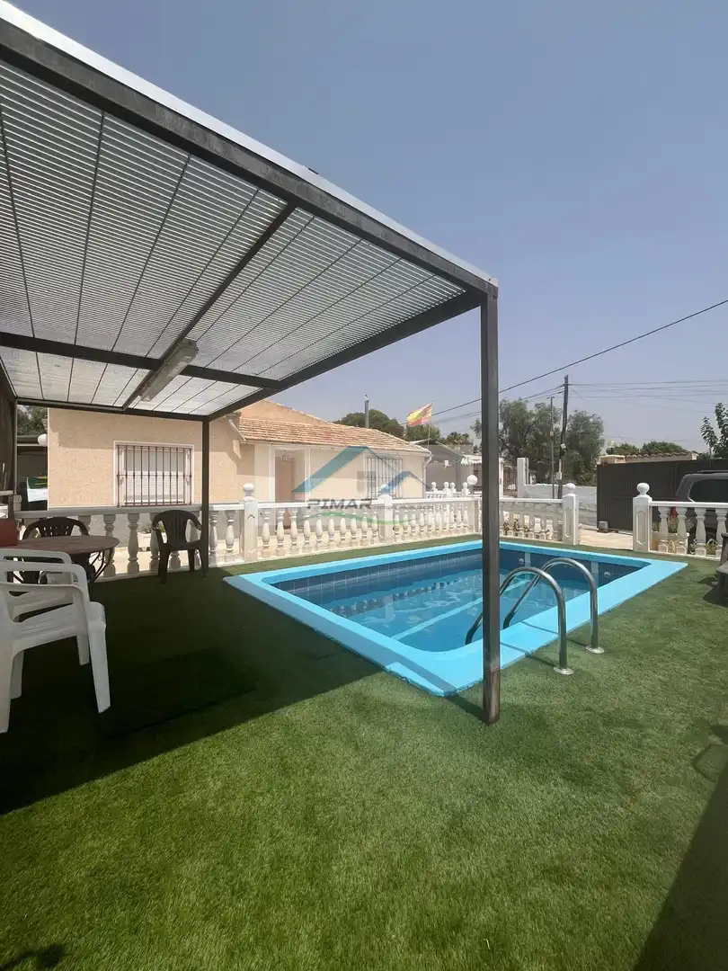 Casa amb piscina en venda a Albatera