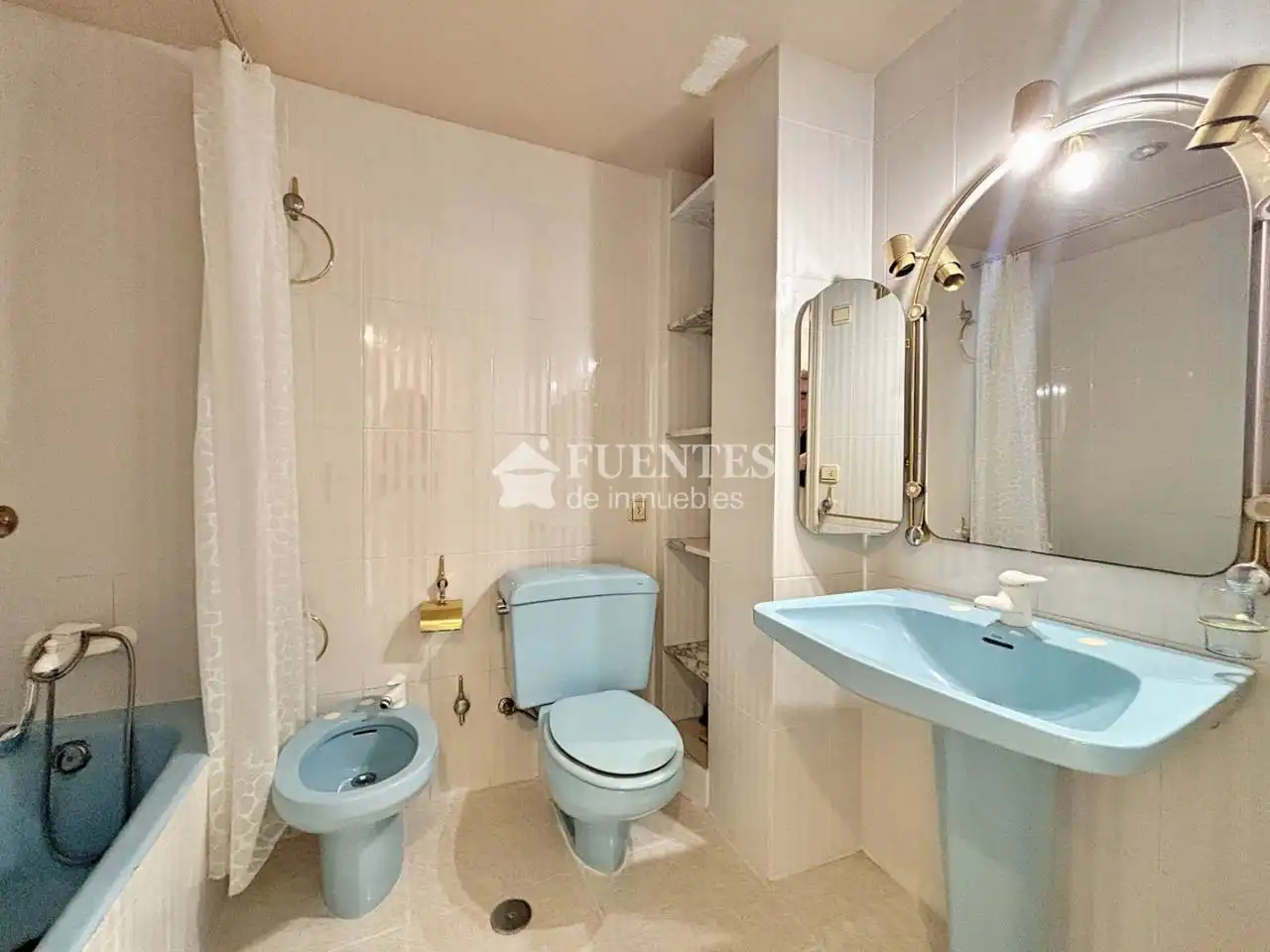 Baño de Piso en venta en Alicante / Alacant con Terraza y Amueblado