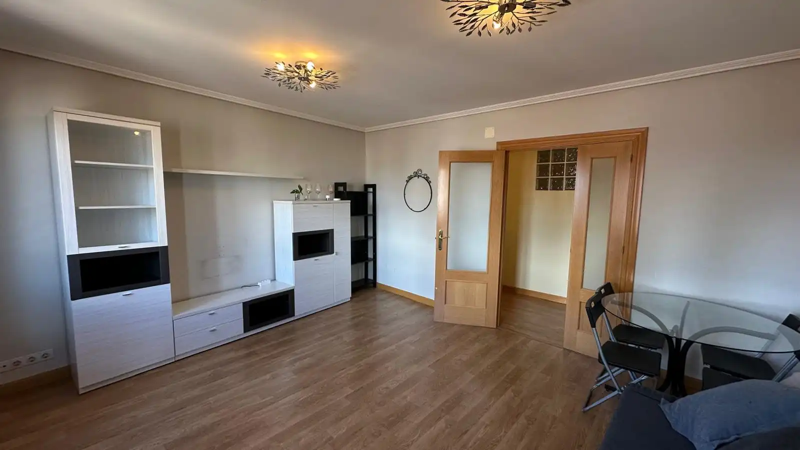 Sala d'estar de Pis en venda en Burgos amb Calefacció, Parquet i Traster