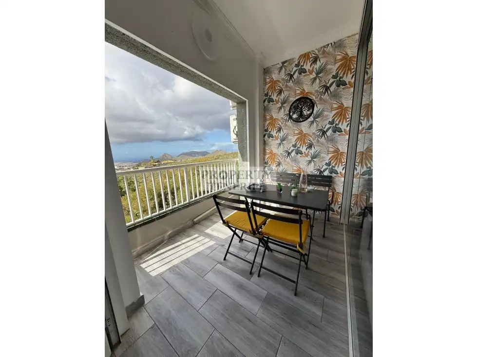 Terrasse von Wohnungen zum Verkauf in Arona mit Klimaanlage und Möbliert