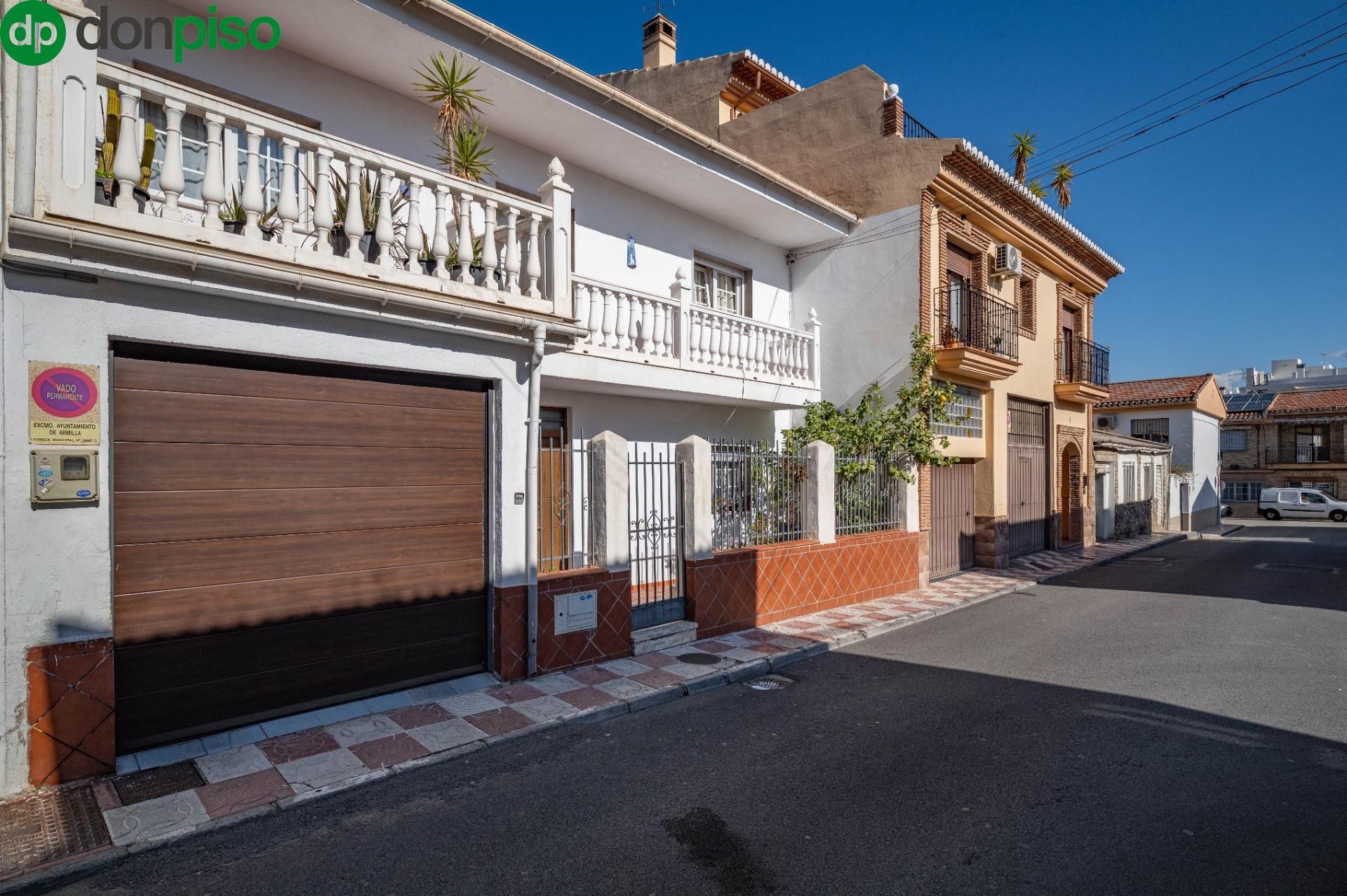Vista exterior de Casa o chalet en venta en Armilla con Aire acondicionado, Terraza y Trastero