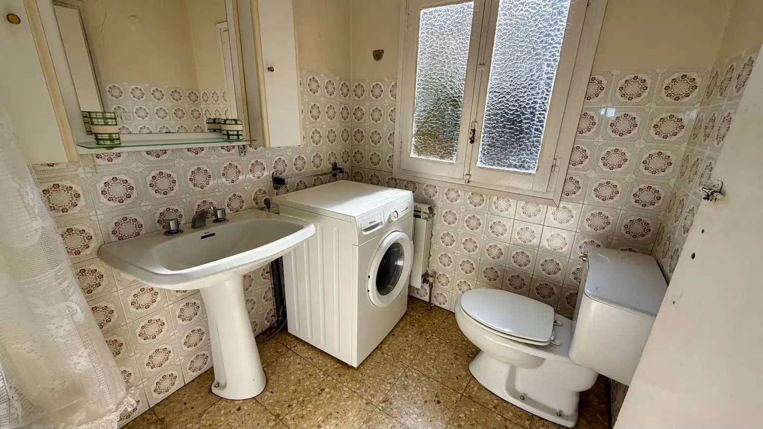 Bathroom of Houses for sale in Allo  with Heating