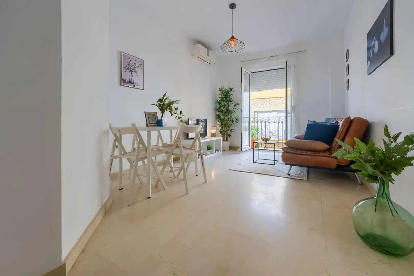 Sala d'estar de Pis en venda en Sevilla amb Aire condicionat, Terrassa i Balcó