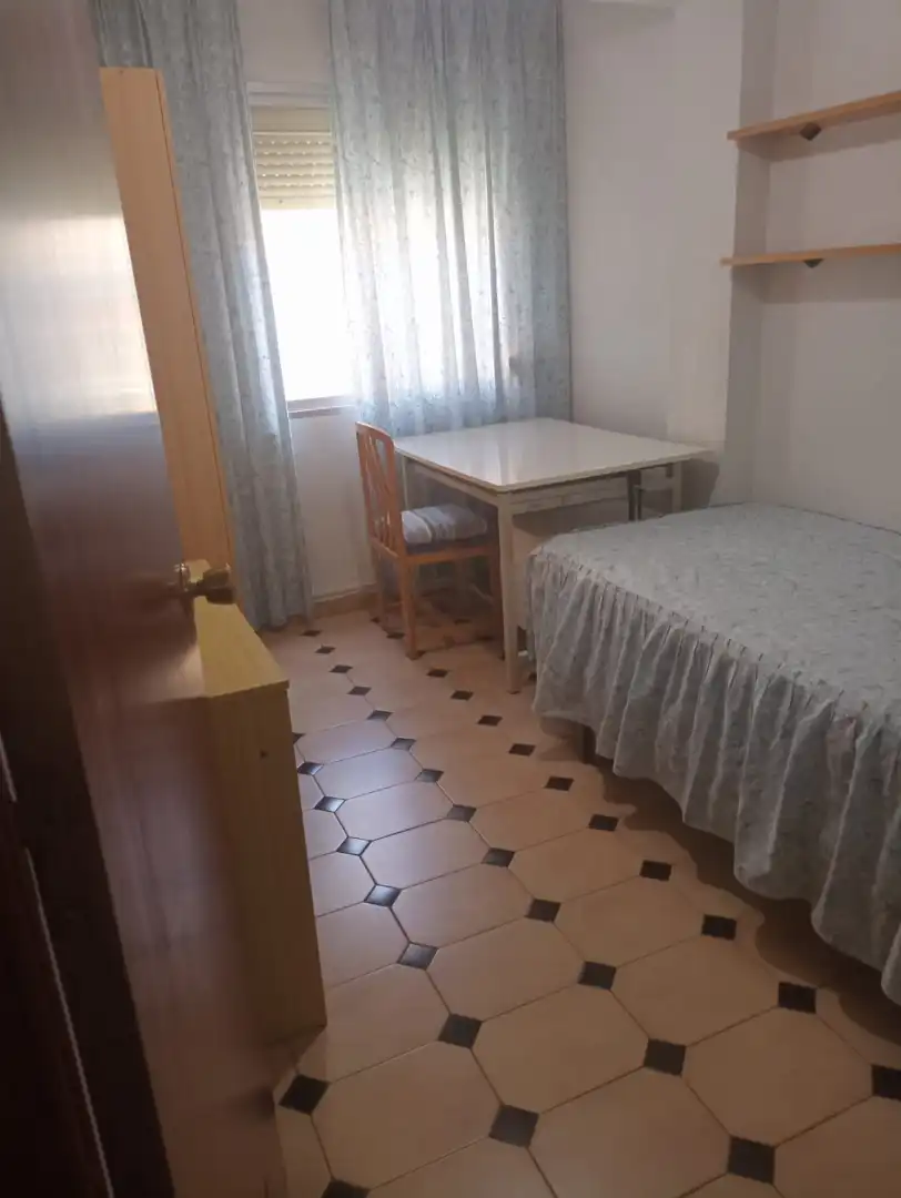 Dormitori de Pis de lloguer en Granada amb Moblat i Rentadora