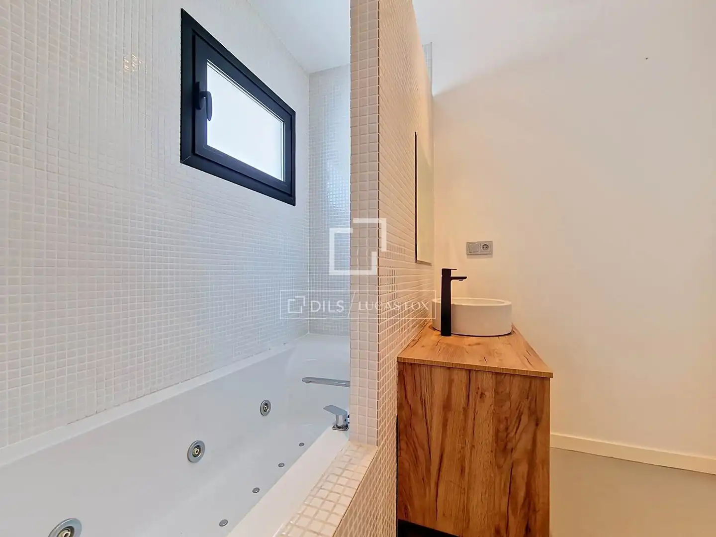 Badezimmer von Haus oder Chalet zum Verkauf in Vilanova i la Geltrú mit Klimaanlage, Heizung und Privatgarten