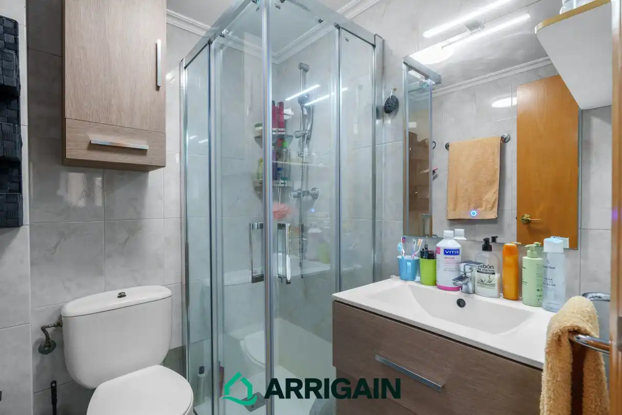 Baño de Piso en venta en Donostia - San Sebastián  con Calefacción, Trastero y Balcón