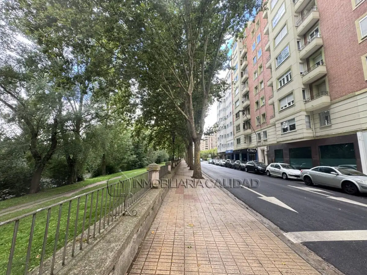 Außenansicht von Wohnung zur Miete in Burgos mit Heizung und Möbliert