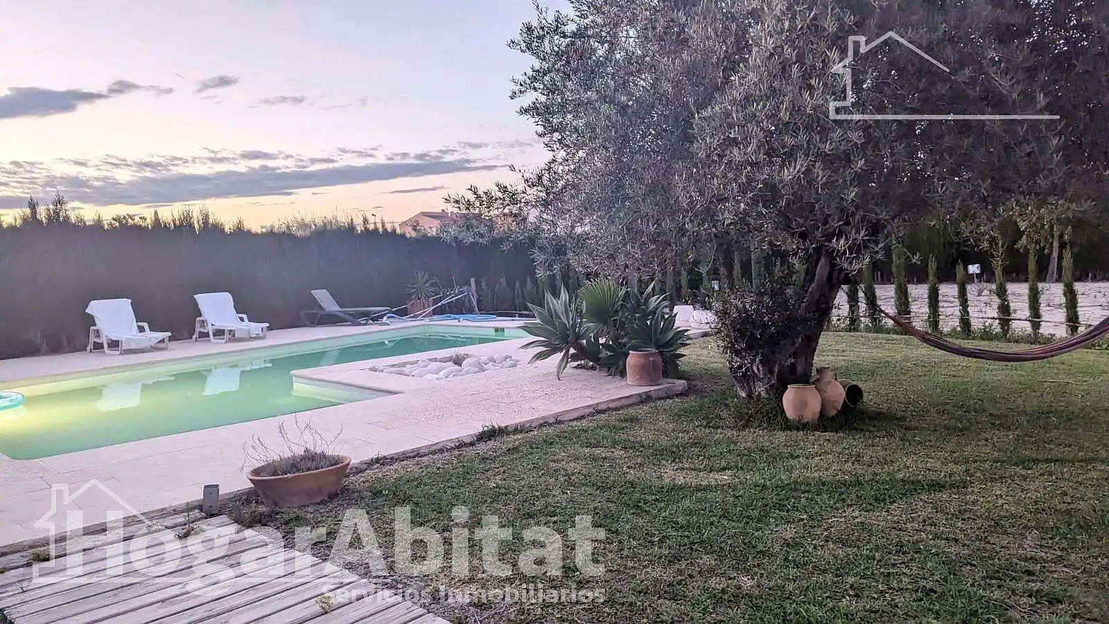 Jardí de Casa o xalet en venda en Oliva amb Aire condicionat, Jardí privat i Terrassa