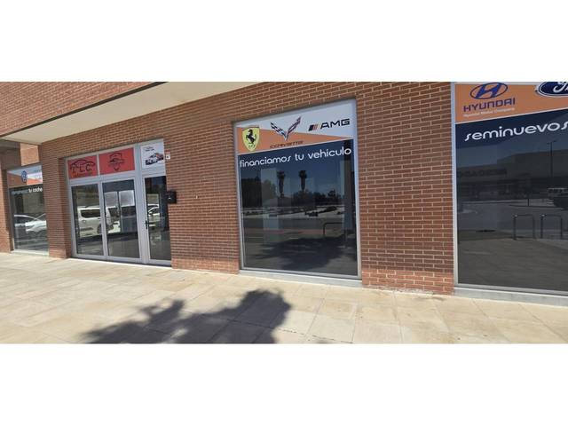 Local comercial en Alquiler en Avenida Fuerzas Armadas en Los Angeles - Apolonia
