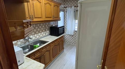 Foto 3 de Piso de alquiler en Peñamefecit - Avda Barcelona, Jaén