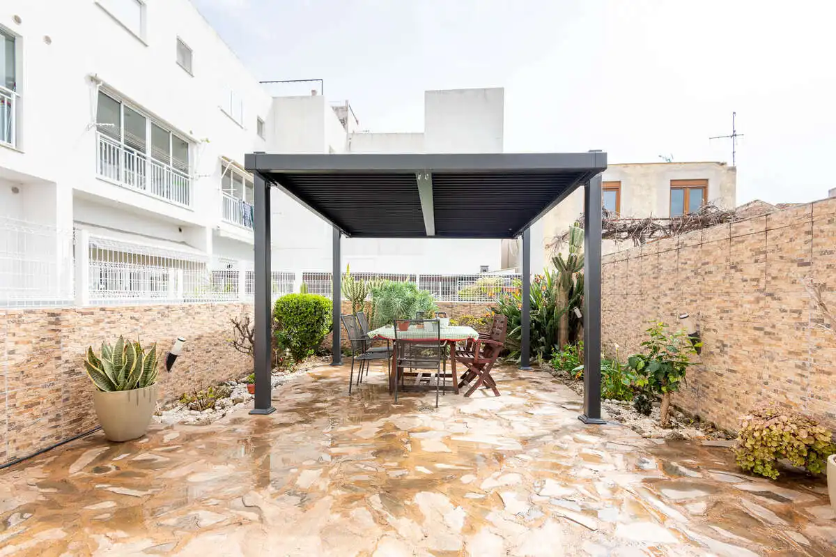 Terraza de Casa adosada en venta en Les Alqueries / Alquerías del Niño Perdido con Aire acondicionado, Calefacción y Jardín privado
