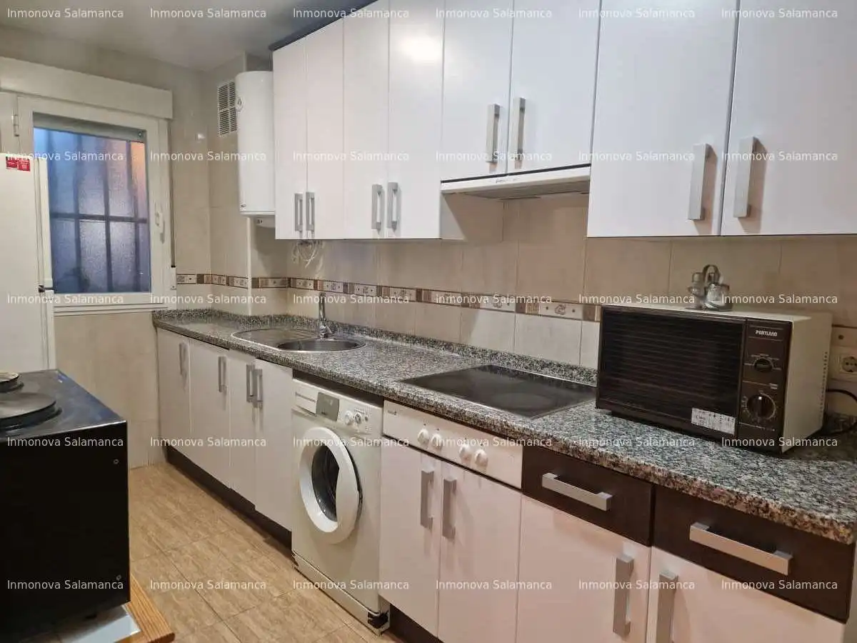 Kitchen of Flat for rent in Salamanca  with Heating, Furnished and Microwave