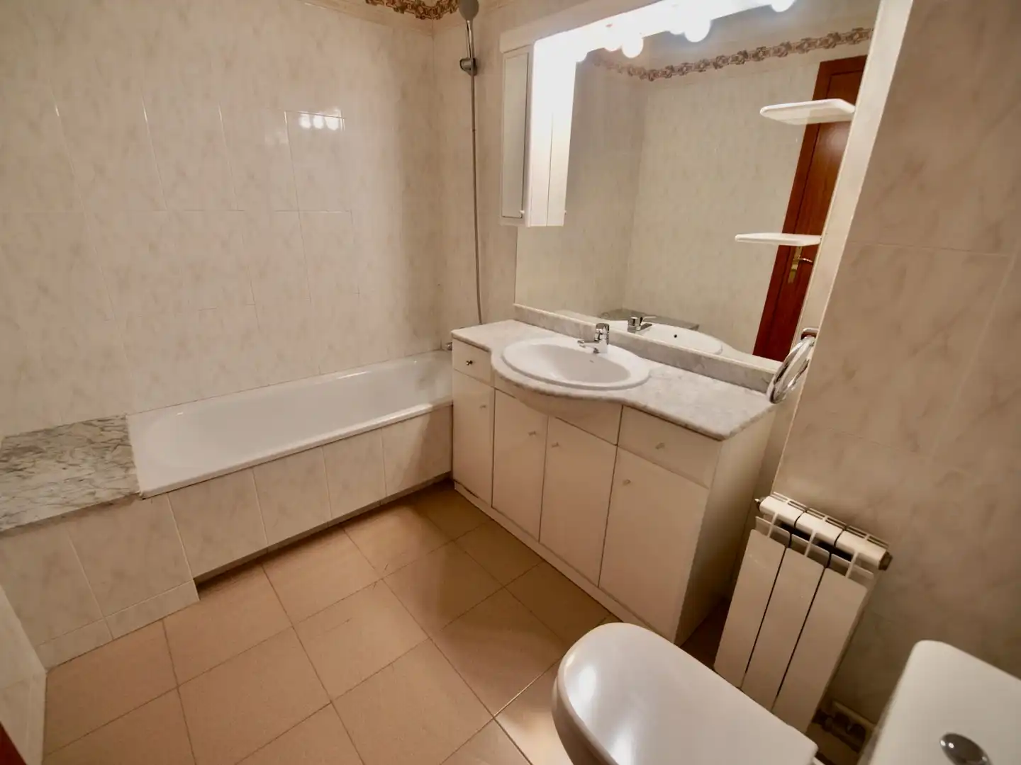 Baño de Piso de alquiler en Terrassa con Calefacción, Terraza y Horno