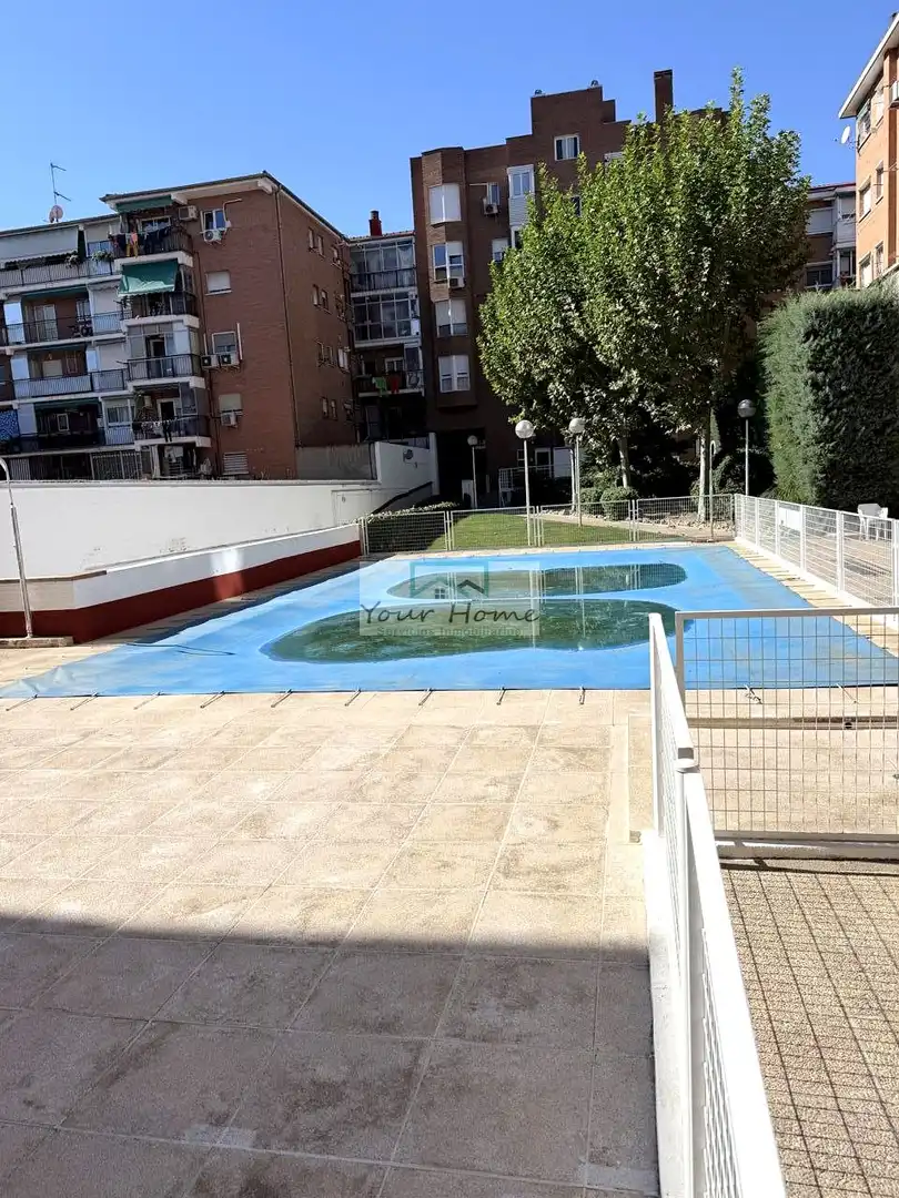 Schwimmbecken von Wohnung zum Verkauf in Madrid mit Heizung, Parkett und Gemeinschaftspool