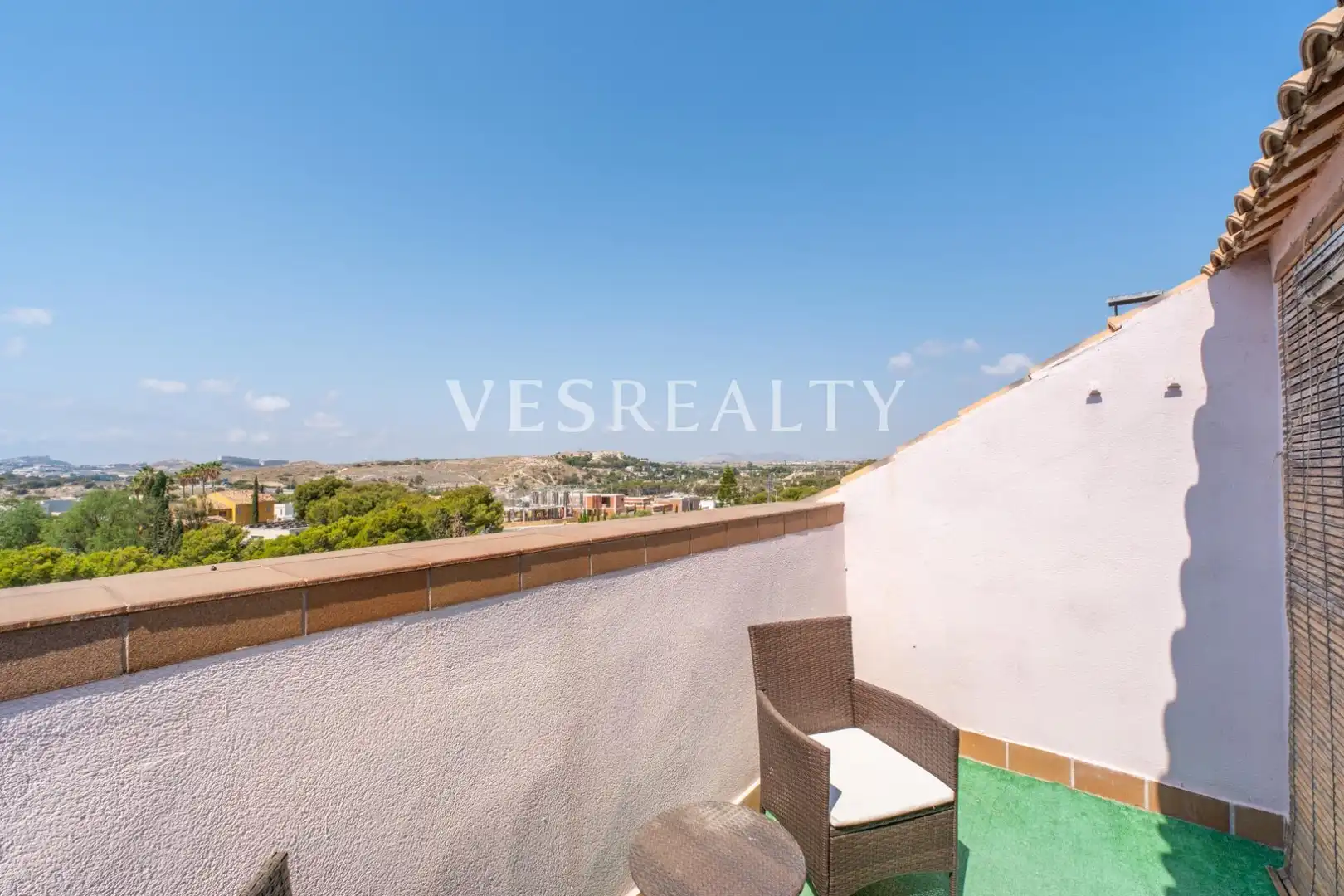 Vista exterior de Casa o xalet en venda en Sant Joan d'Alacant amb Jardí privat, Terrassa i Balcó