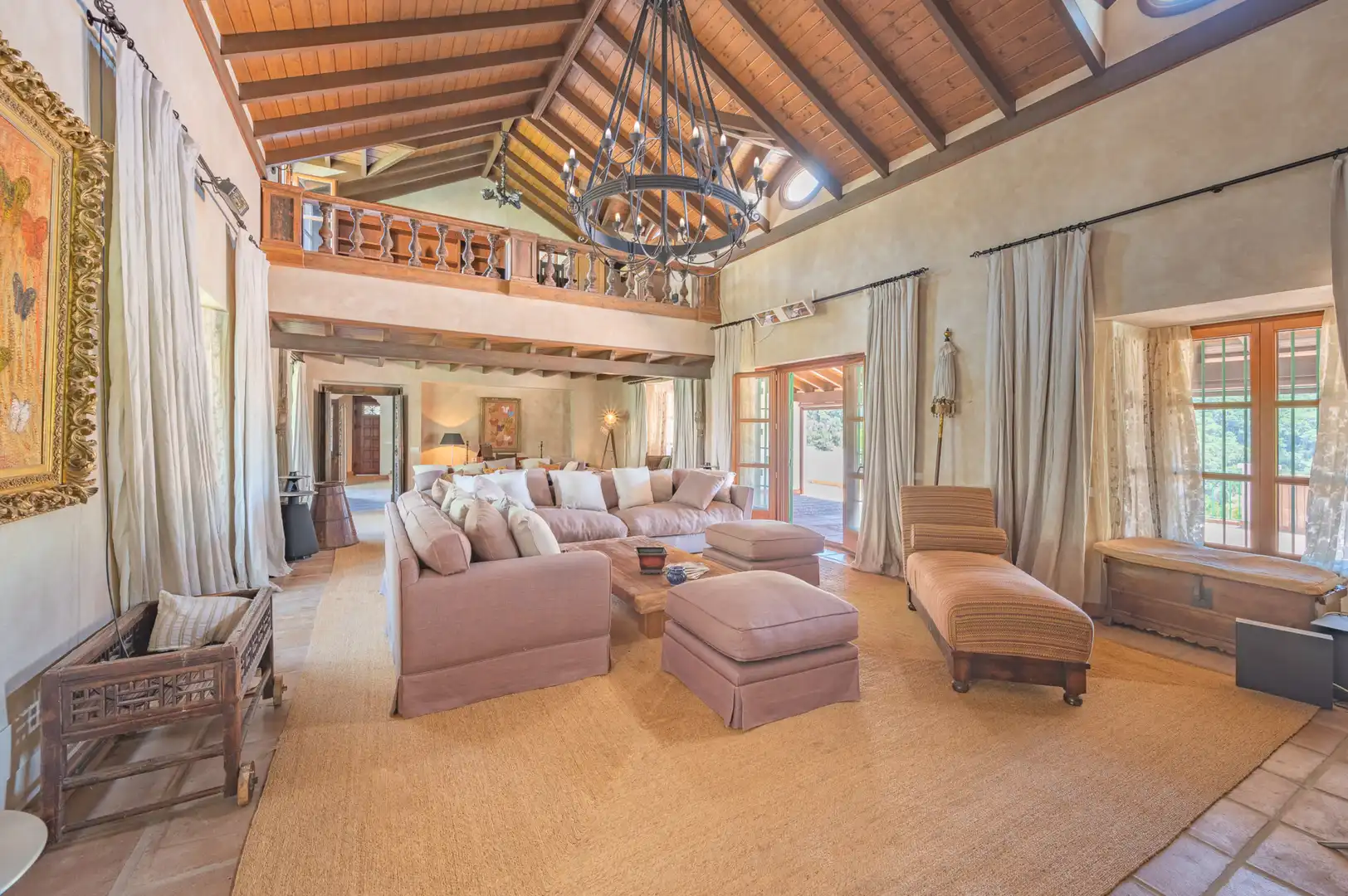 Sala d'estar de Casa o xalet en venda en Estepona amb Aire condicionat, Jardí privat i Terrassa