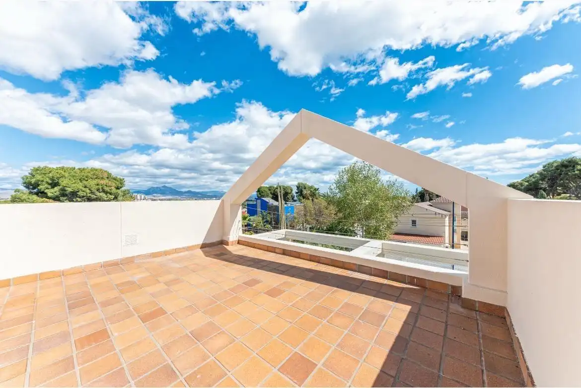 Terrassa de Casa o xalet en venda en Alicante / Alacant amb Jardí privat, Terrassa i Traster