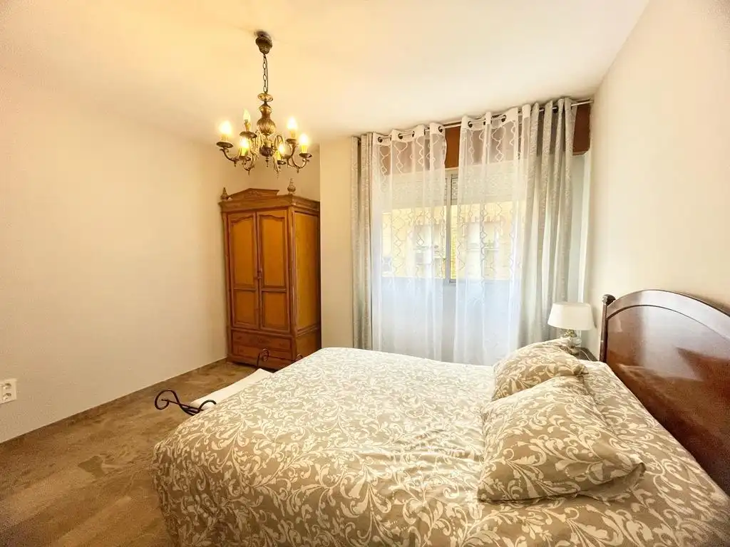 Habitación de Piso de alquiler en Granada con Aire acondicionado, Calefacción y Amueblado