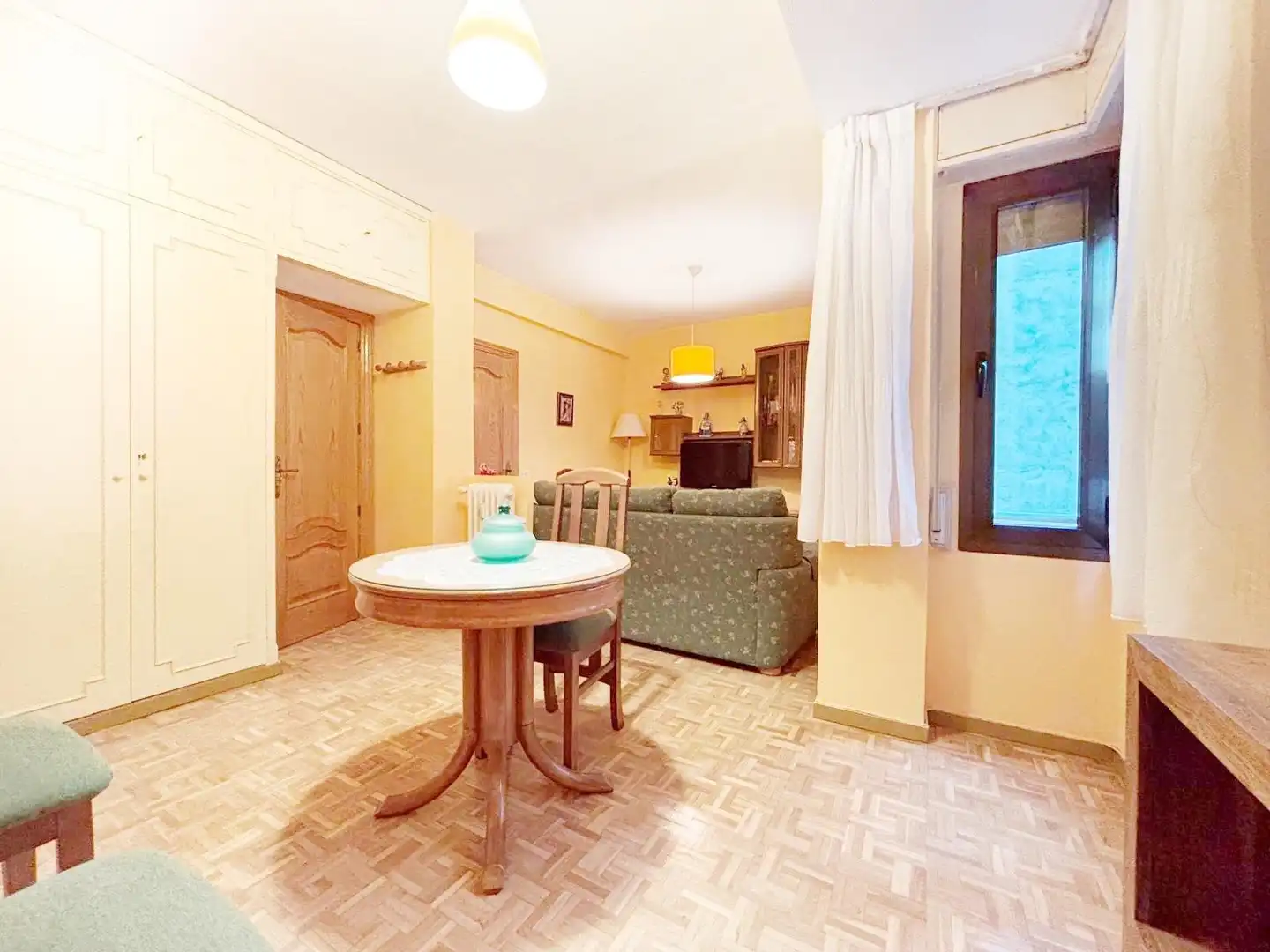 Sala d'estar de Pis en venda en Madrid amb Aire condicionat, Calefacció i Parquet