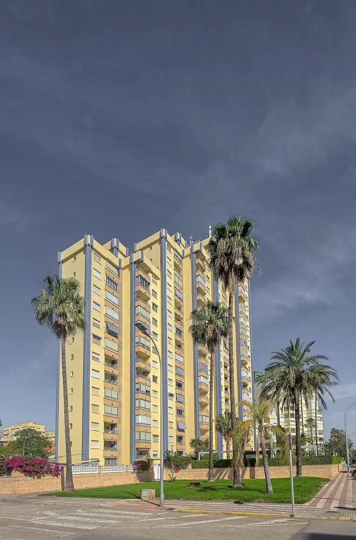 Vista exterior de Pis en venda en Gandia amb Aire condicionat, Calefacció i Jardí privat