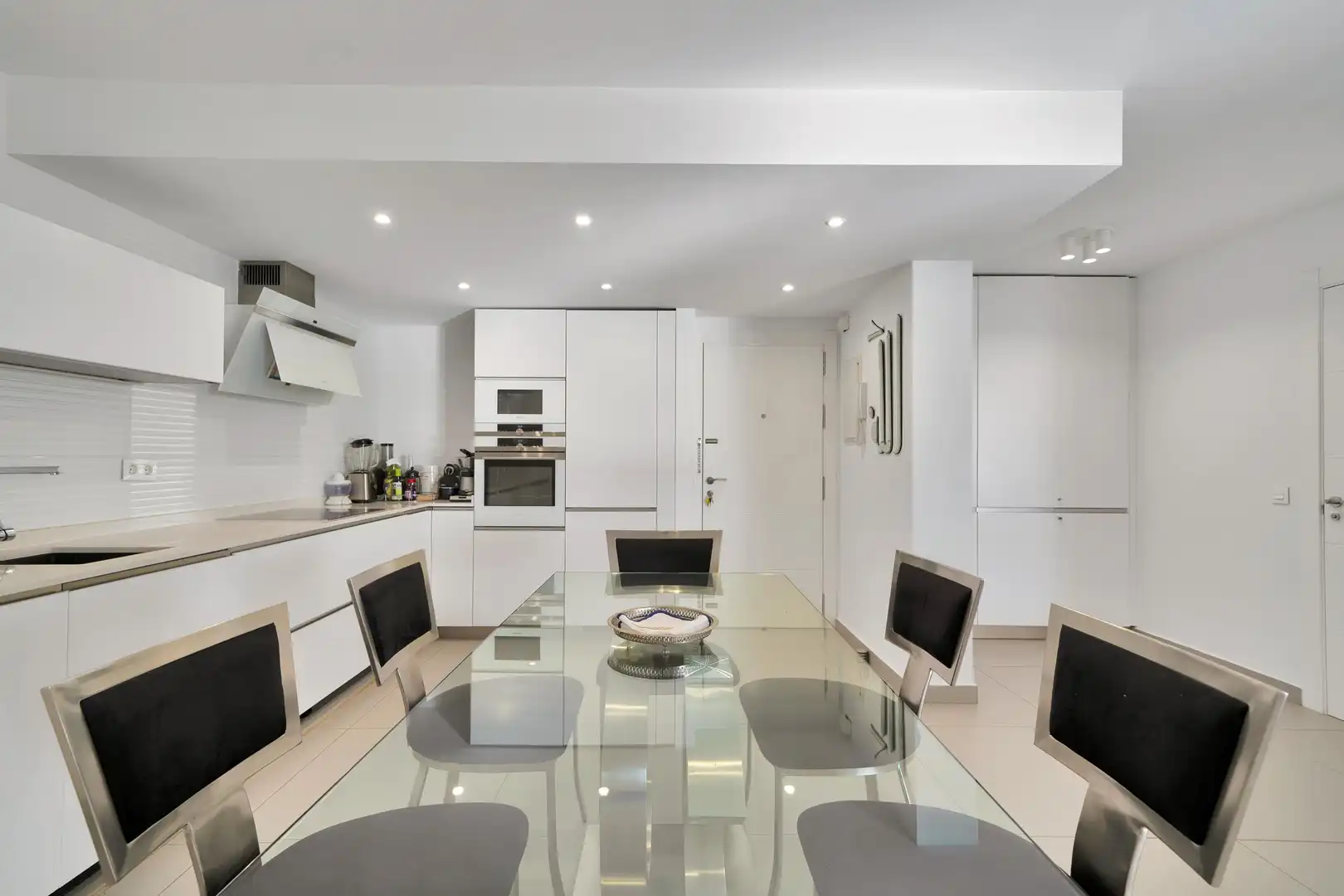 Cocina de Apartamento en venta en Marbella con Calefacción, Terraza y Piscina comunitaria