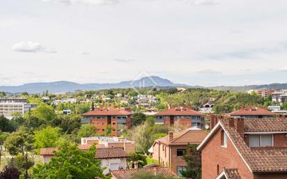 Vista exterior de Casa o xalet en venda en Sant Cugat del Vallès amb Aire condicionat, Calefacció i Jardí privat