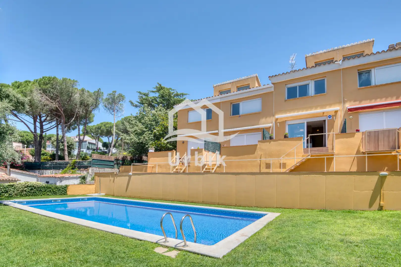 Garten von Einfamilien-Reihenhaus zum Verkauf in Castell d'Aro, Platja d'Aro i s'Agaró mit Klimaanlage, Heizung und Terrasse
