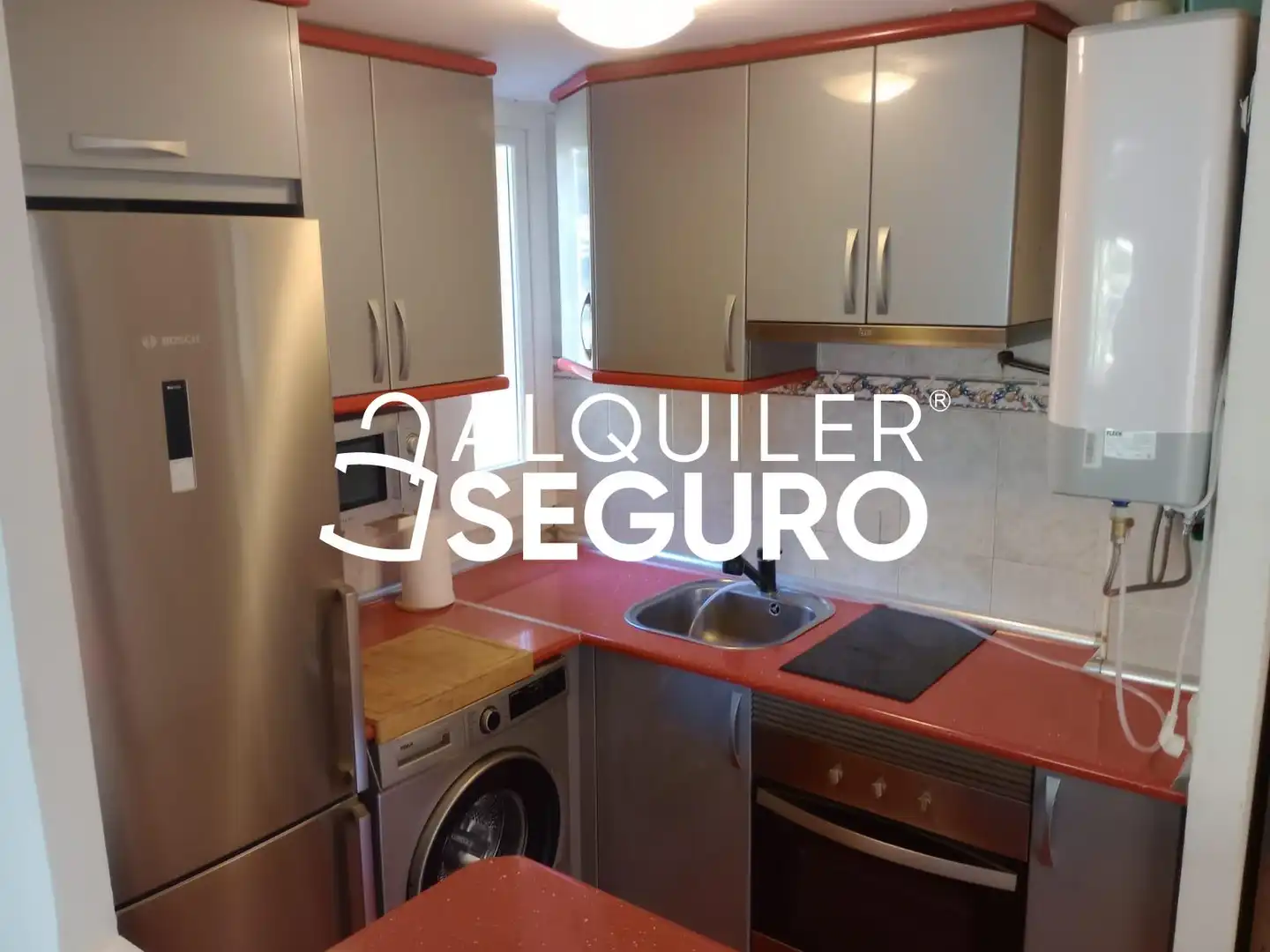 Cuina de Pis de lloguer en Madrid amb Aire condicionat, Calefacció i Moblat