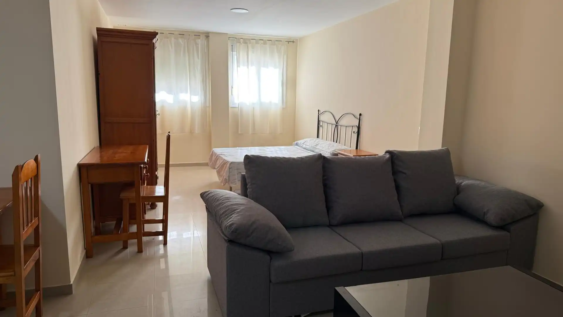 Dormitori de Pis de lloguer en La Línea de la Concepción amb Moblat, Forn i Rentadora