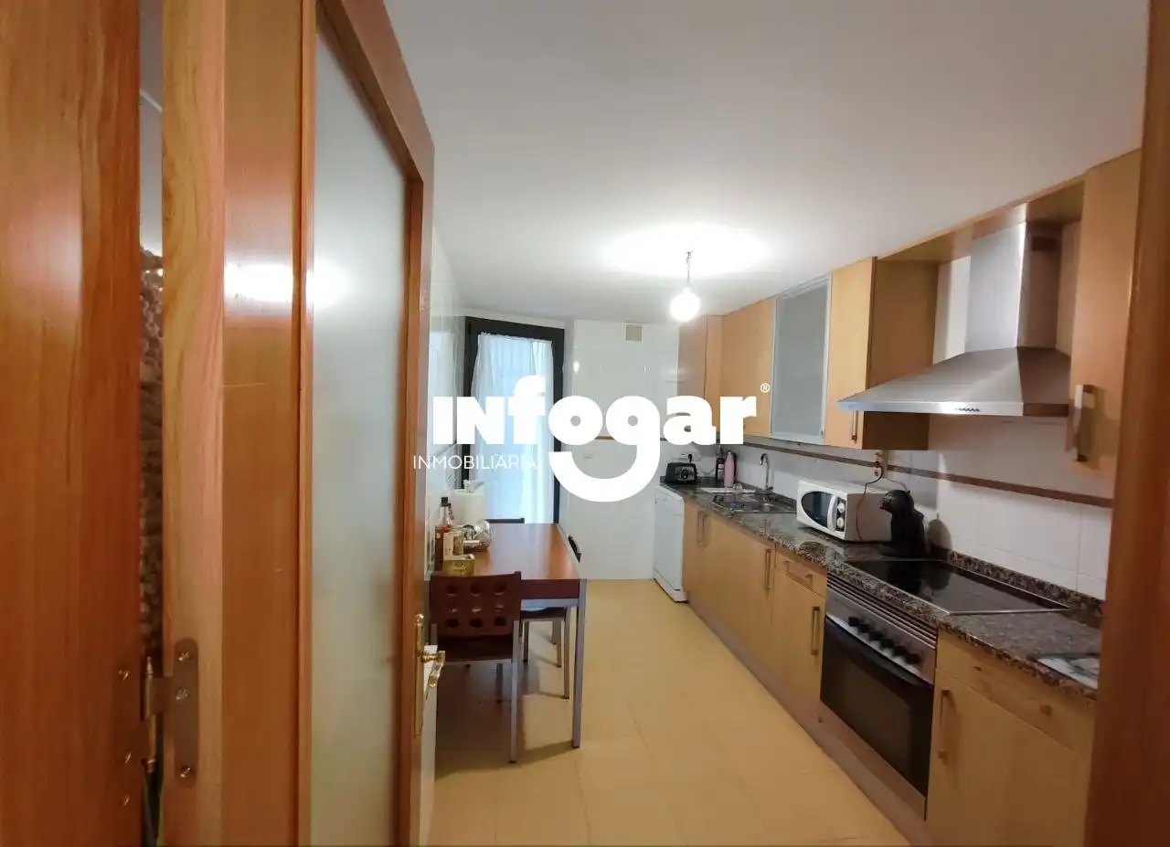 Cocina de Piso en venta en A Guarda   con Calefacción, Parquet y Trastero