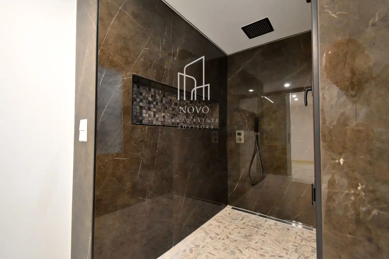 Baño de Piso en venta en Madrid con Calefacción, Horno y Lavadora