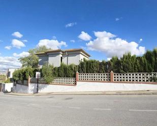 Vista exterior de Casa o xalet en venda en Alhendín amb Terrassa i Piscina comunitària