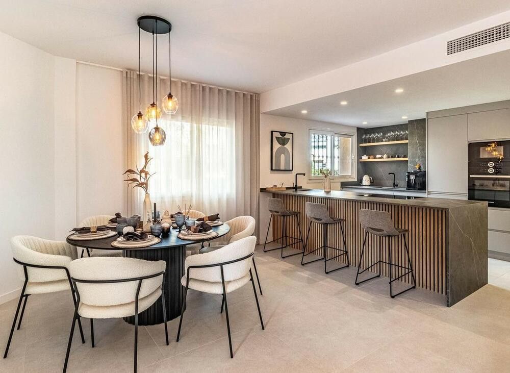 Menjador de Casa adosada de lloguer en Marbella amb Aire condicionat, Jardí privat i Terrassa