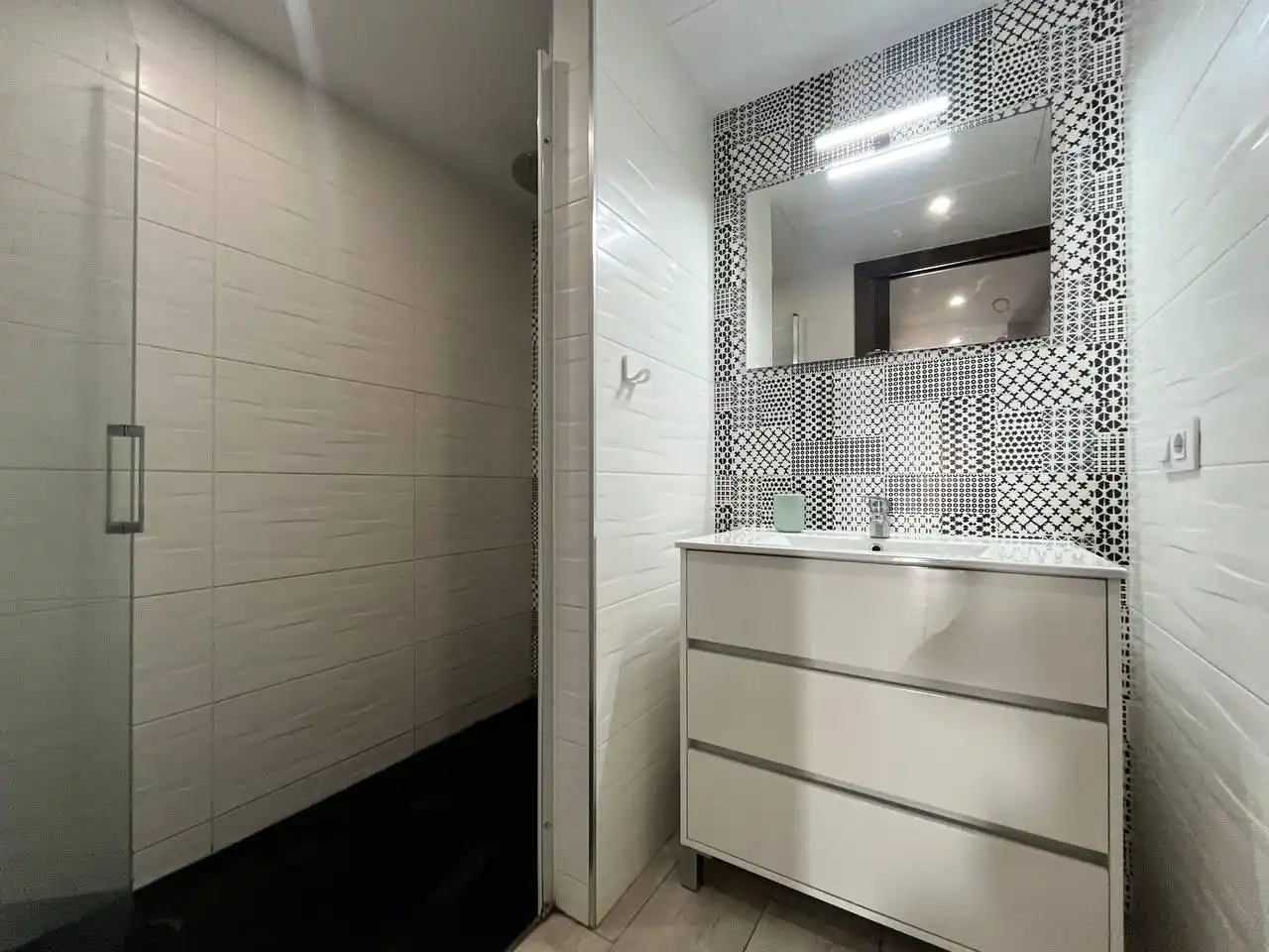 Badezimmer von Wohnung zum Verkauf in Roses mit Klimaanlage, Heizung und Möbliert