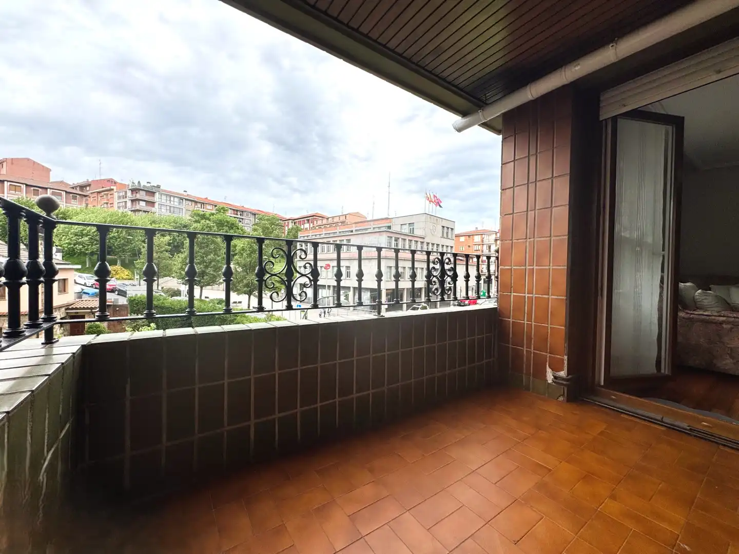 Außenansicht von Wohnung zum Verkauf in Basauri 