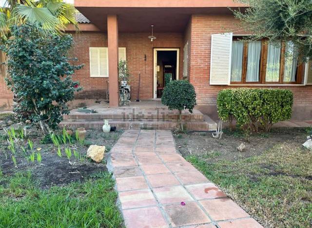 Casa-chalet en Venta en  SIERRA en Torrequinto