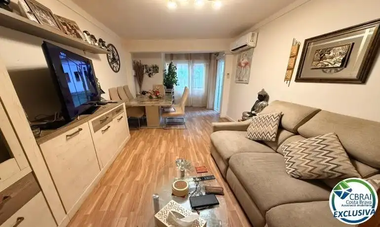 Sala d'estar de Apartament en venda en Roses amb Aire condicionat, Calefacció i Jardí privat