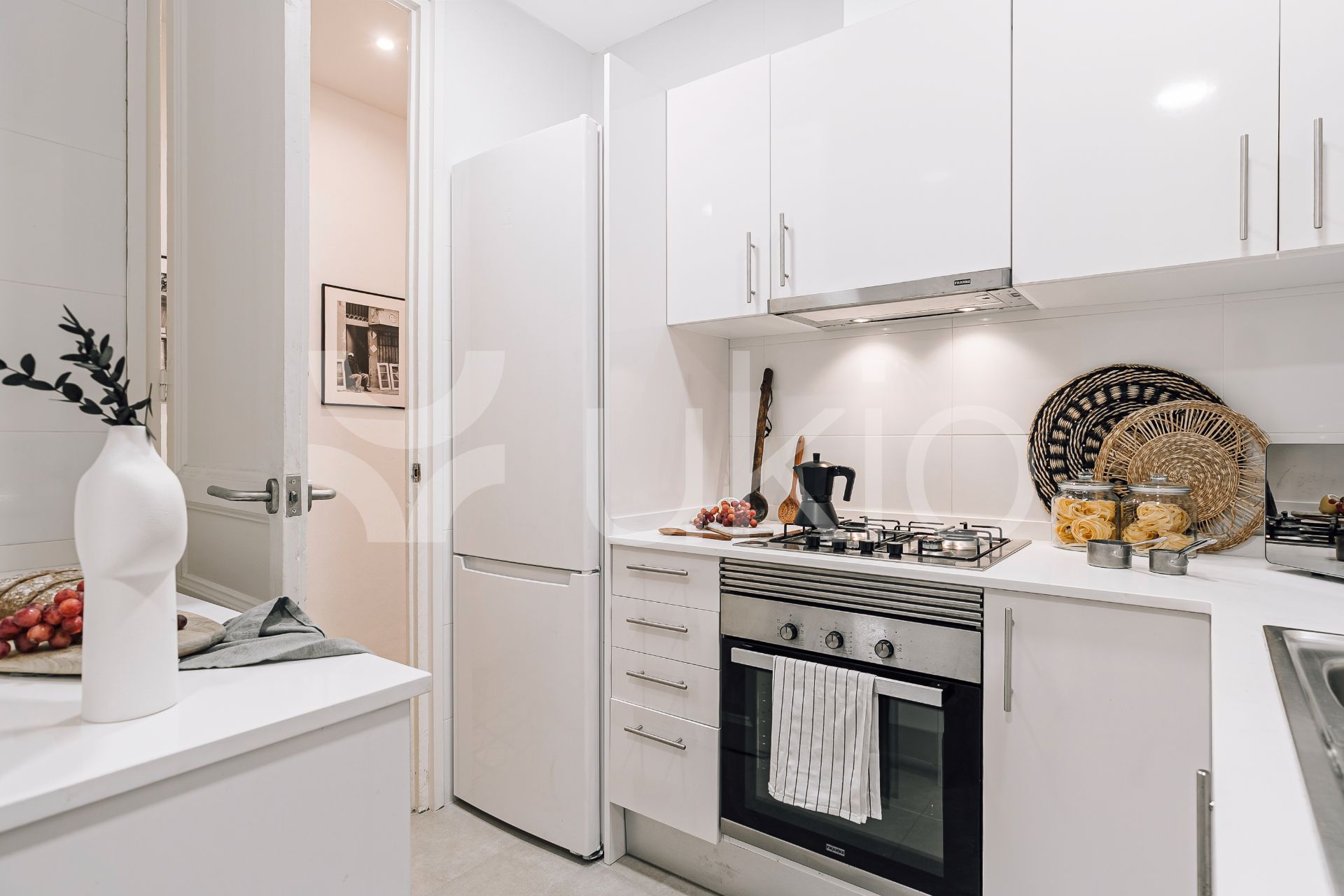 Cocina de Apartamento de alquiler en  Barcelona Capital con Calefacción, Amueblado y Horno
