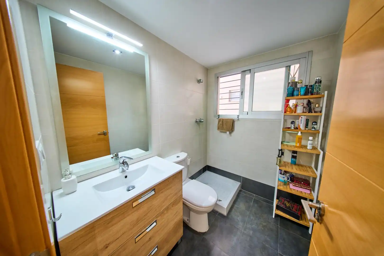 Badezimmer von Wohnung zum Verkauf in Granada mit Heizung, Privatgarten und Gemeinschaftspool