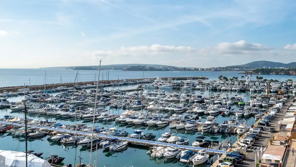 Parking de Apartamento en venta en Calvià con Aire acondicionado, Terraza y Piscina comunitaria