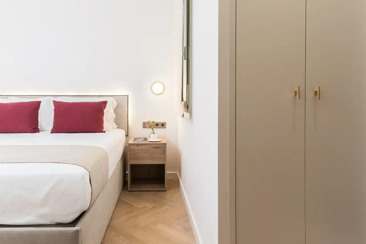 Dormitori de Apartament de lloguer en Barcelona amb Aire condicionat, Calefacció i Moblat